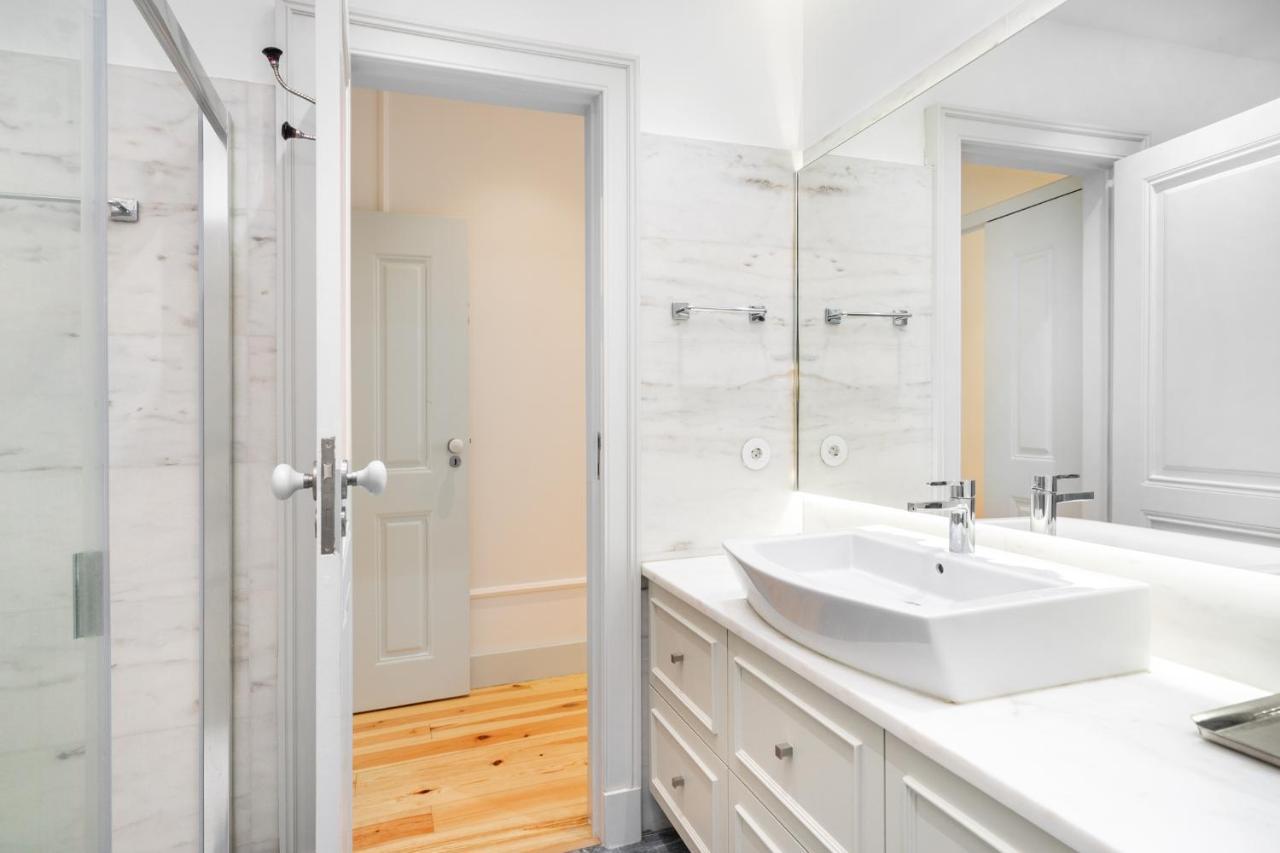 Whome Luxury Stay In Prime Location W/ Ac, Lift & Private Patio Lisbona Esterno foto